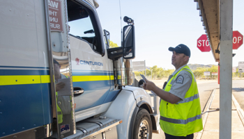 DPIRD quarantine WA inspector talking to truck driver at Kimberley checkpoint